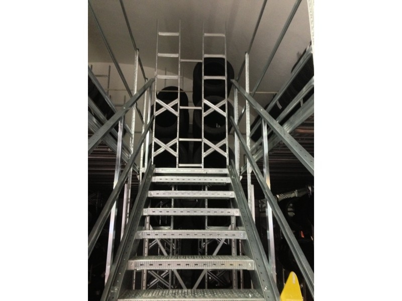 scaffalatura zincata medio leggera 11